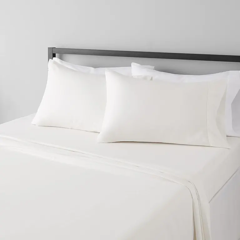 Amazon Basics Lightweight Super Soft, Wrinkle-Free, Breathable Microfiber 4 Piece Bed Sheet Set with 14-Inch Deep Pockets, Queen, Cream, Solid